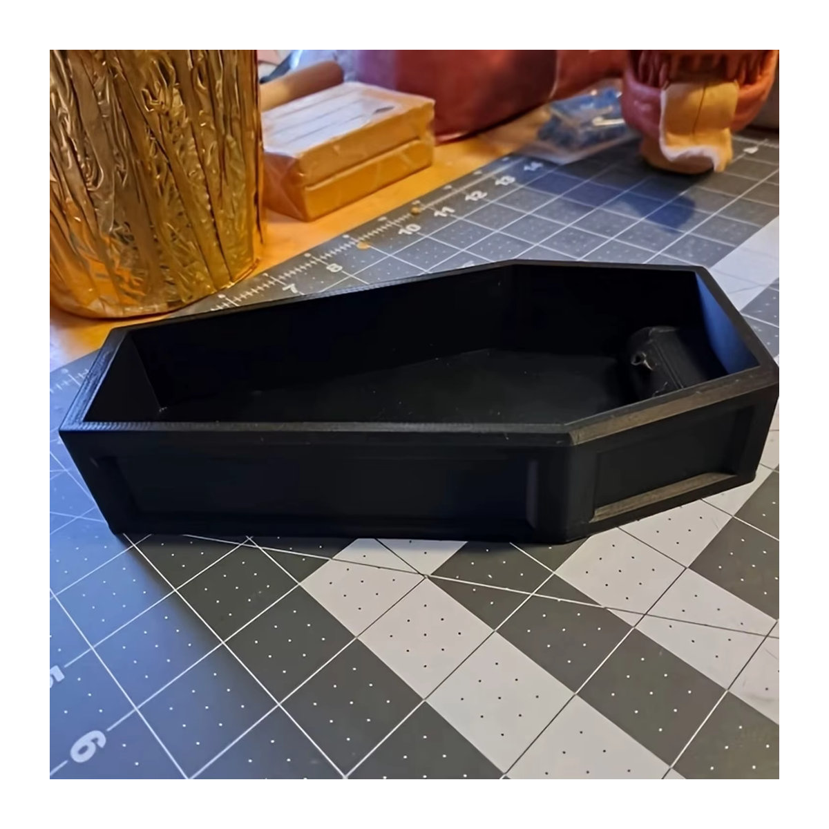 Gotischer Weihrauchbrenner in Sargform aus Kunststoff, Schwarz, B/T/H: 15 x 15 x 15 cm - Bild 4
