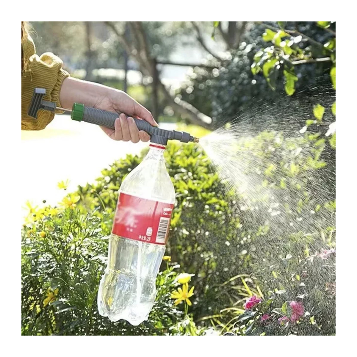 Graue Bewässerungsspritze aus Kunststoff für Garten und Blumen mit Sprühkopf und Schnittstelle - Bild 1