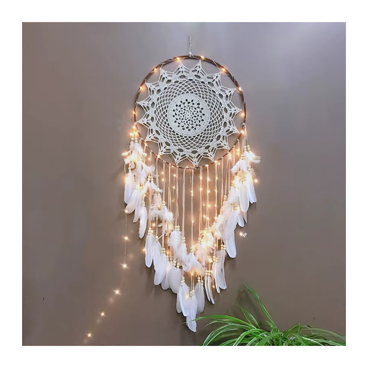 Großer Traumfänger von lazyishhouse in Weiß mit Federn als hängende Lichtdekoration im skandinavischen Design für das Kinderzimmer - Bild 2