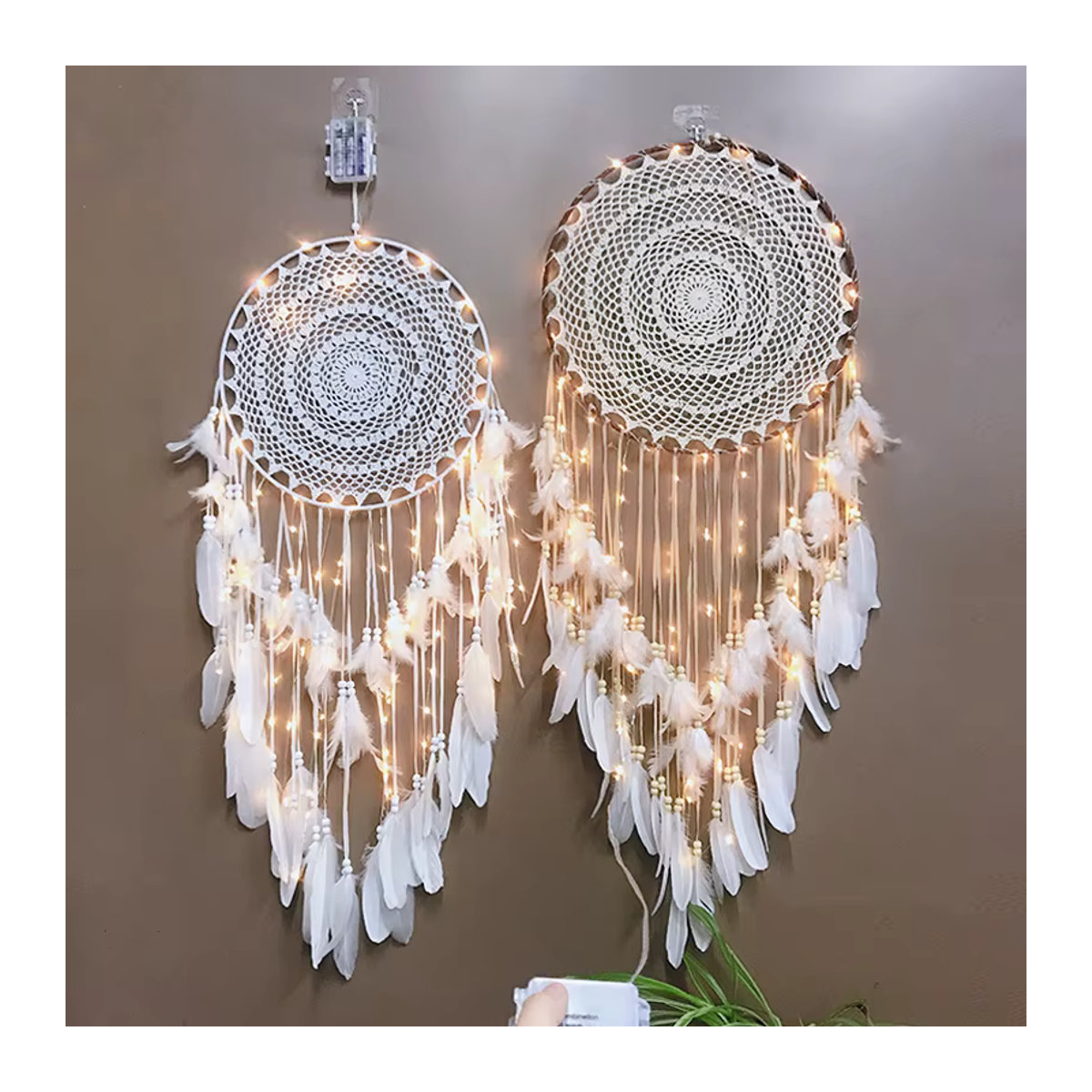 Großer Traumfänger von lazyishhouse in Weiß mit Federn als hängende Lichtdekoration im skandinavischen Design für das Kinderzimmer - Bild 5