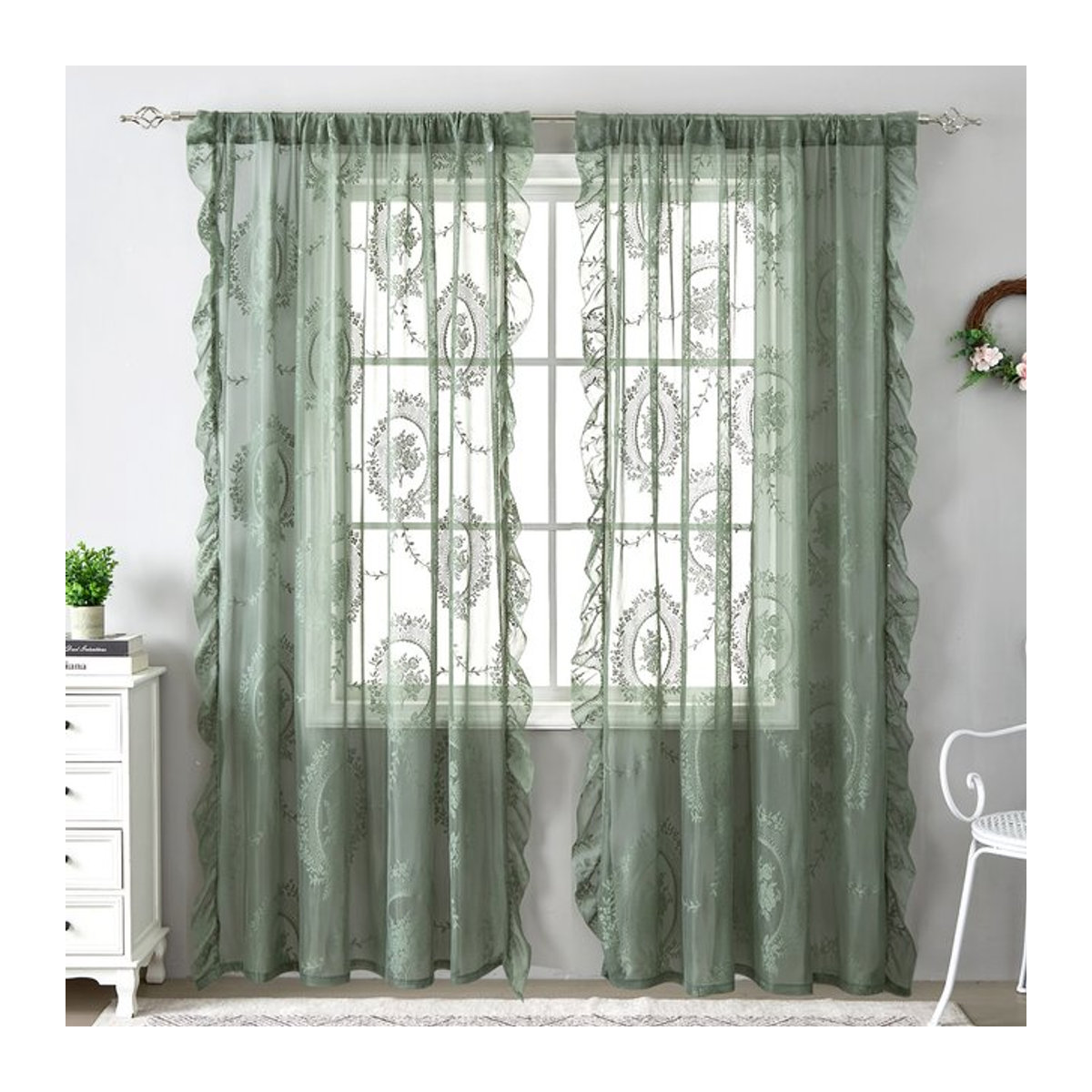 Grüne Spitzenvorhänge im Landhausstil mit Spiegelzweigen als transparente Voile-Gardine zur Fensterdekoration für dein Wohnzimmer oder Schlafzimmer - Bild 1