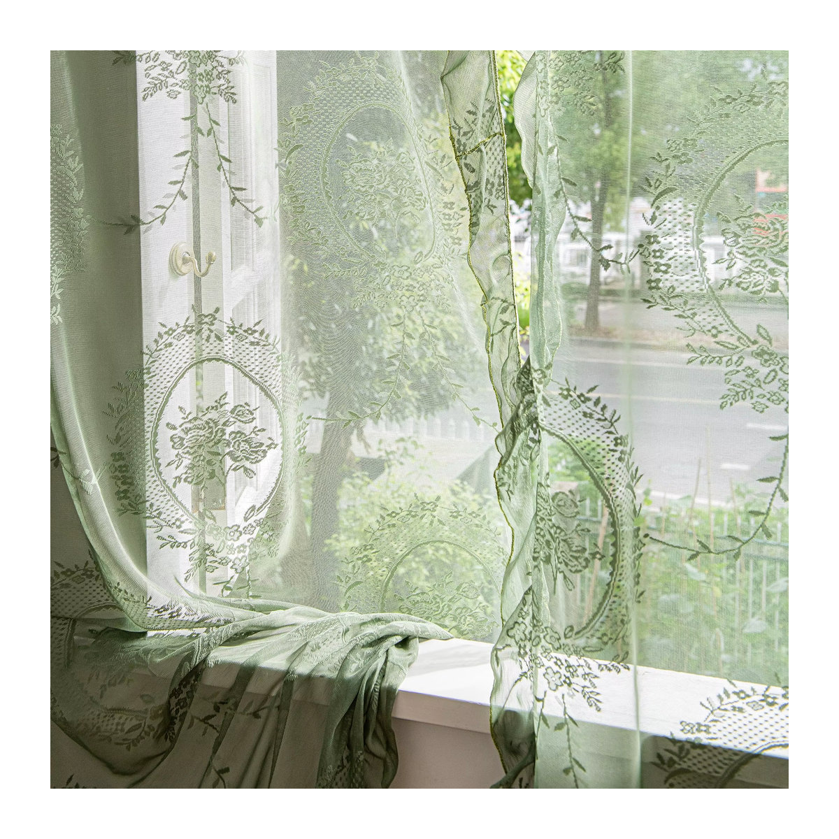 Grüne Spitzenvorhänge im Landhausstil mit Spiegelzweigen als transparente Voile-Gardine zur Fensterdekoration für dein Wohnzimmer oder Schlafzimmer - Bild 3