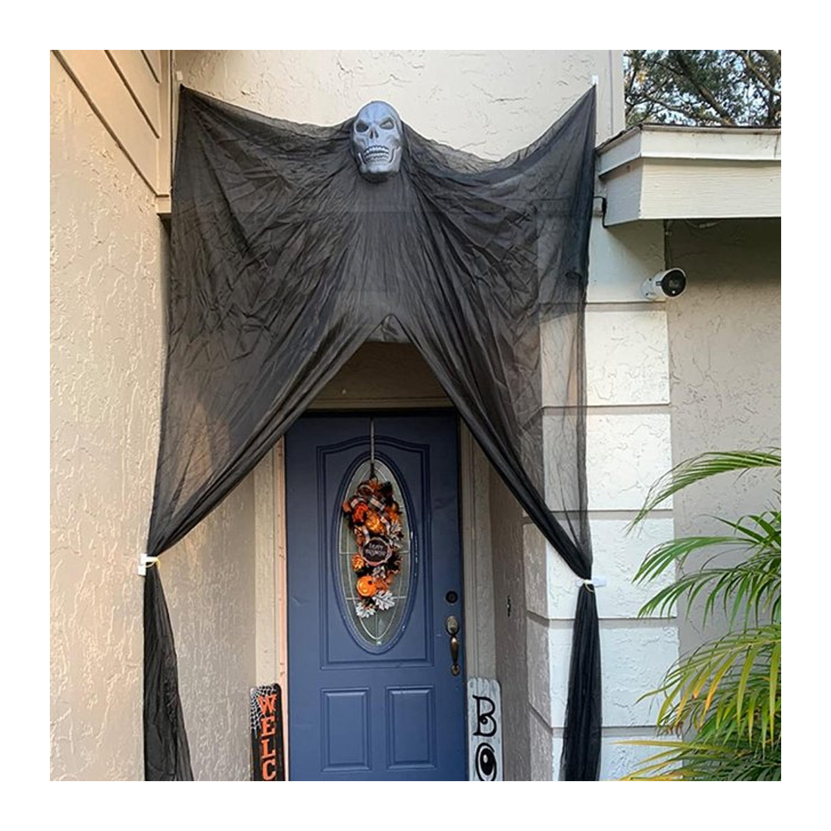 Gruselige Halloween Dekoration mit hängenden Schädeln und Geistern in Schwarz, 330 cm Länge - Bild 1