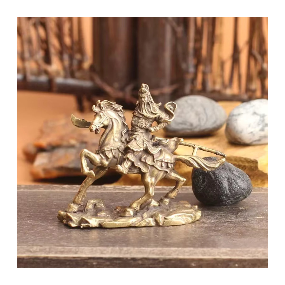 Guan Gong Statue aus Messing – Chinesische Gott des Reichtums Figur auf Pferd als Dekoration für Büro und Schreibtisch - Bild 2