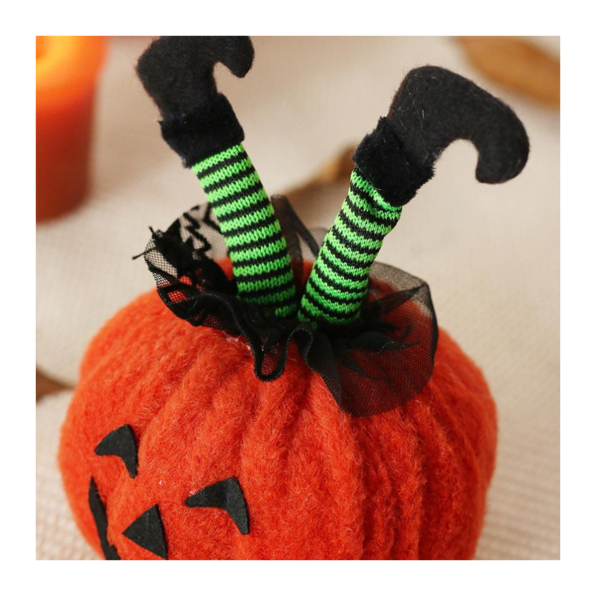 Halloween Dekoration Hexenfüße Figurenornamente aus Seidenstoff in Orange, Lila und Grün - Bild 4