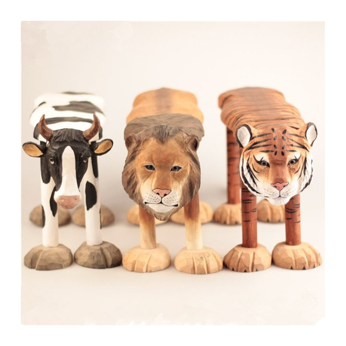 Handgefertigter Kinderhocker aus Massivholz mit Tier-Motiv in Bunt - Bild 1