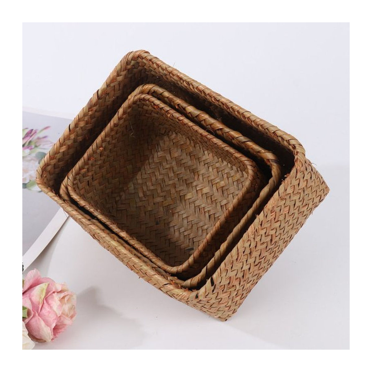 Handgefertigter rechteckiger Aufbewahrungskorb von KANNERT aus Seegras, Stroh und Rattan in Grün und Braun für Obst, Kosmetik oder als Dekoration - Bild 1