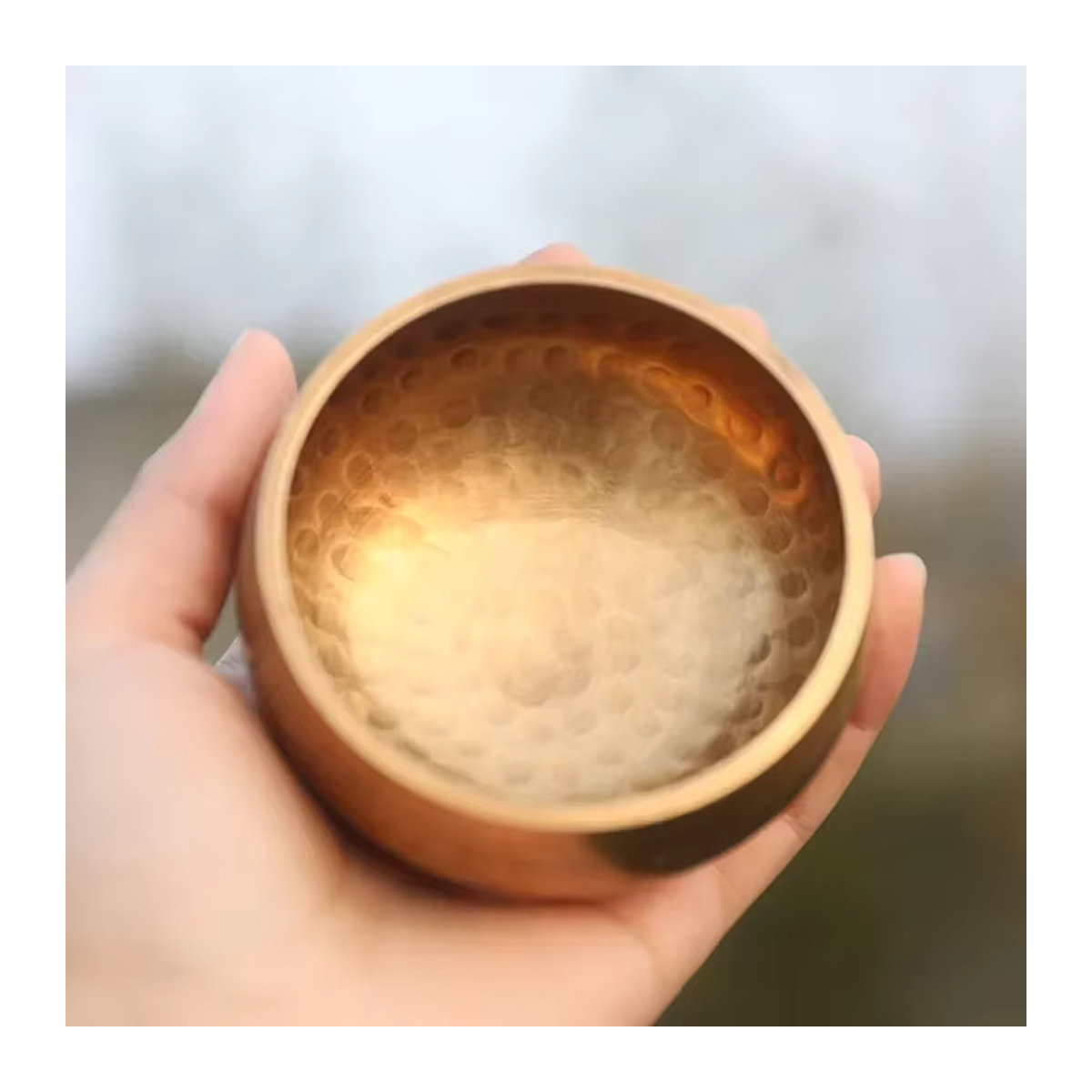 Handgemachte tibetische Klangschale aus Messing in Gold für Yoga und Meditation - Bild 3