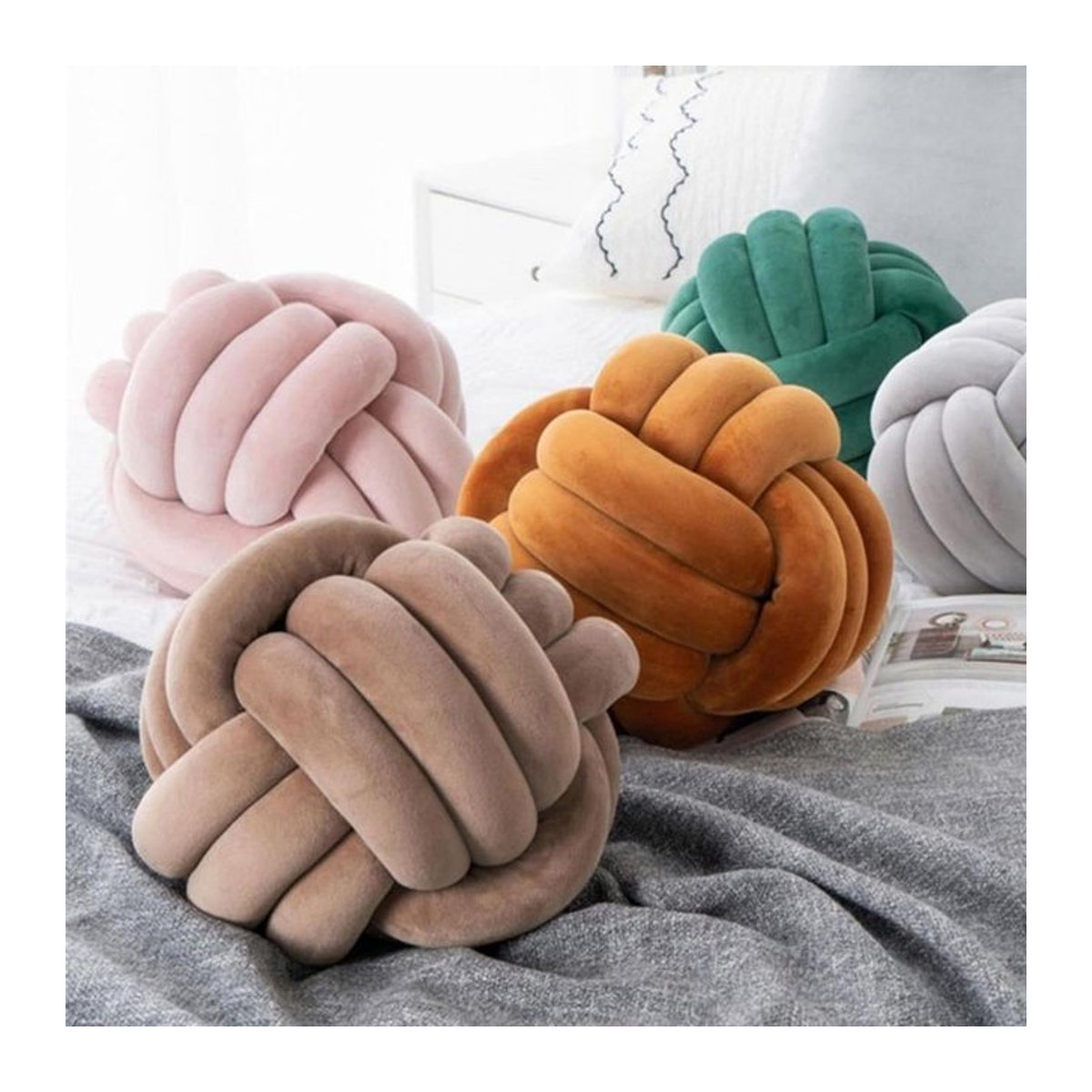 Handgemachtes dekoratives Knoten-Kissen in runder Ballform von inyahome in Creme, Weiß und Mehrfarbig - Bild 1