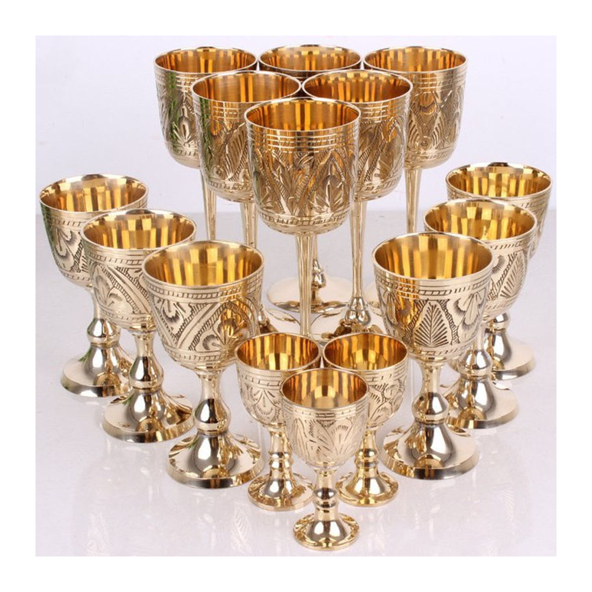 Handgemachtes Weinglas aus Messing von ACRDDK in Gold mit floralem Design - Bild 1