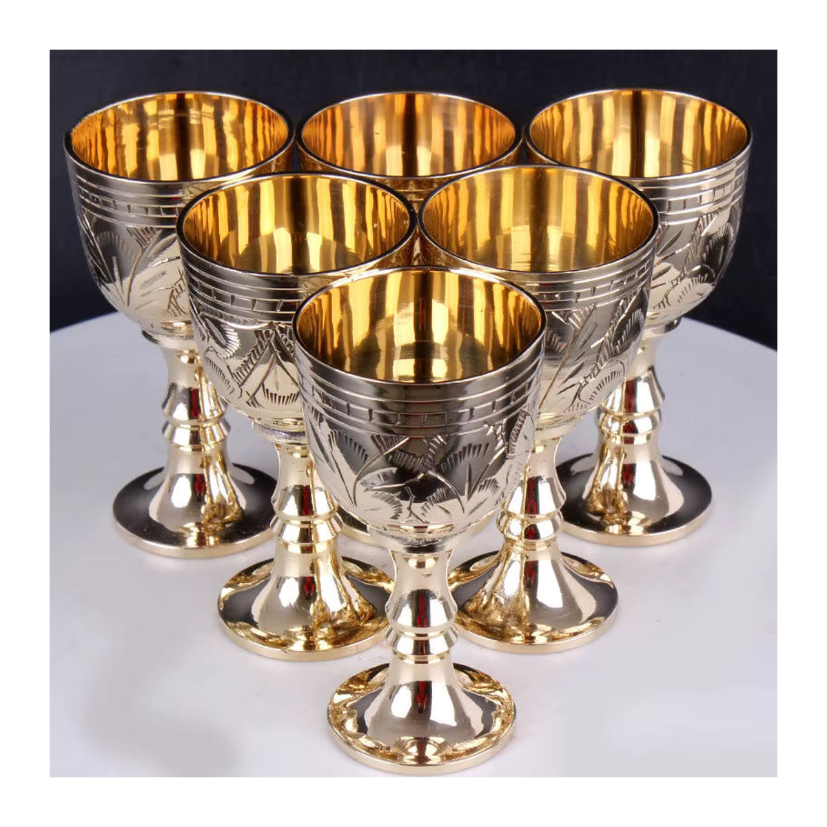 Handgemachtes Weinglas aus Messing von ACRDDK in Gold mit floralem Design - Bild 3