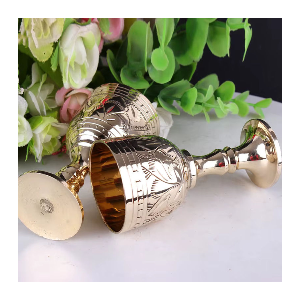 Handgemachtes Weinglas aus Messing von ACRDDK in Gold mit floralem Design - Bild 5