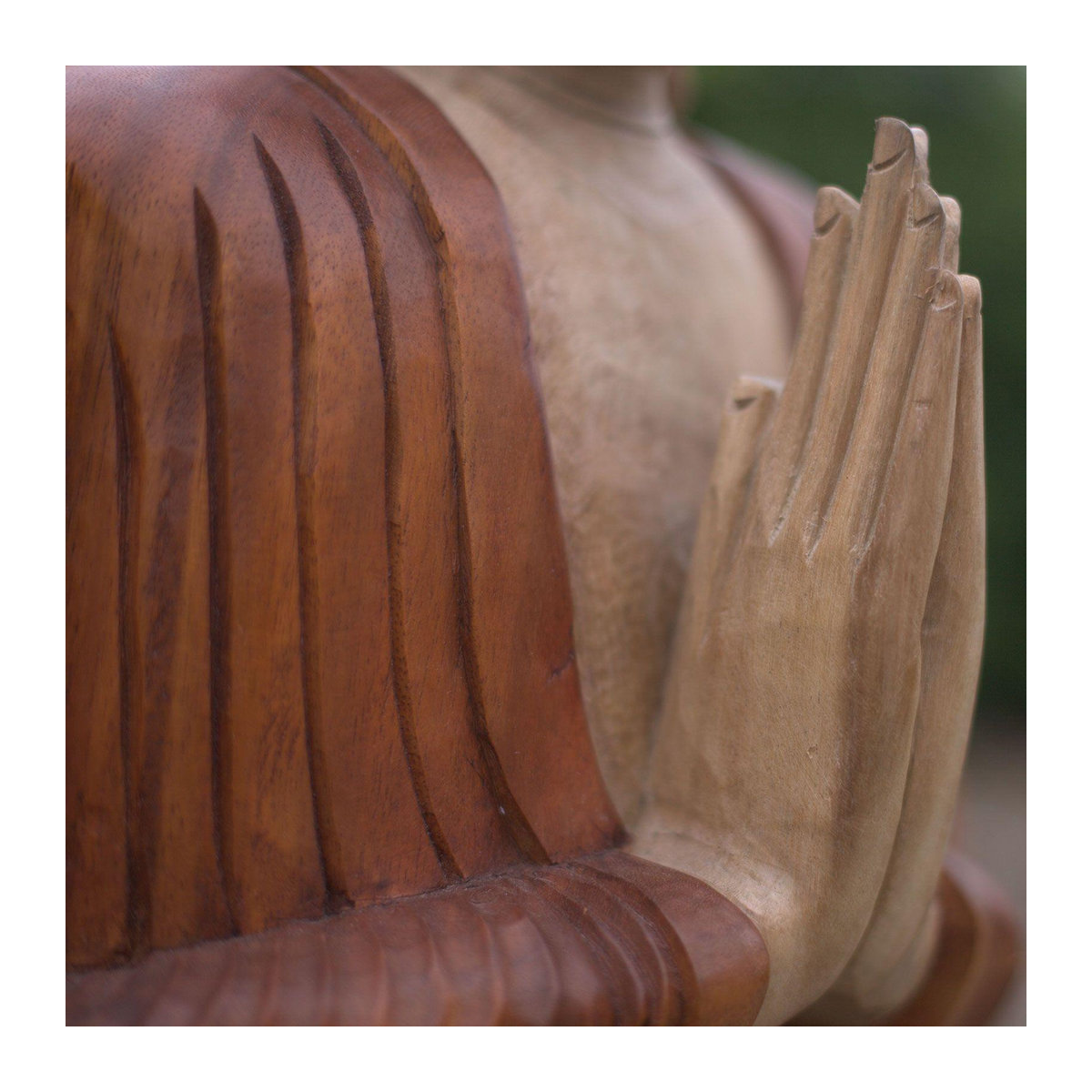 Handgeschnitzte Buddha-Statue von SHAMTAM aus Suar-Holz in Elfenbeinfarben und Rötlich-Orange, Höhe: 30 cm - Bild 1