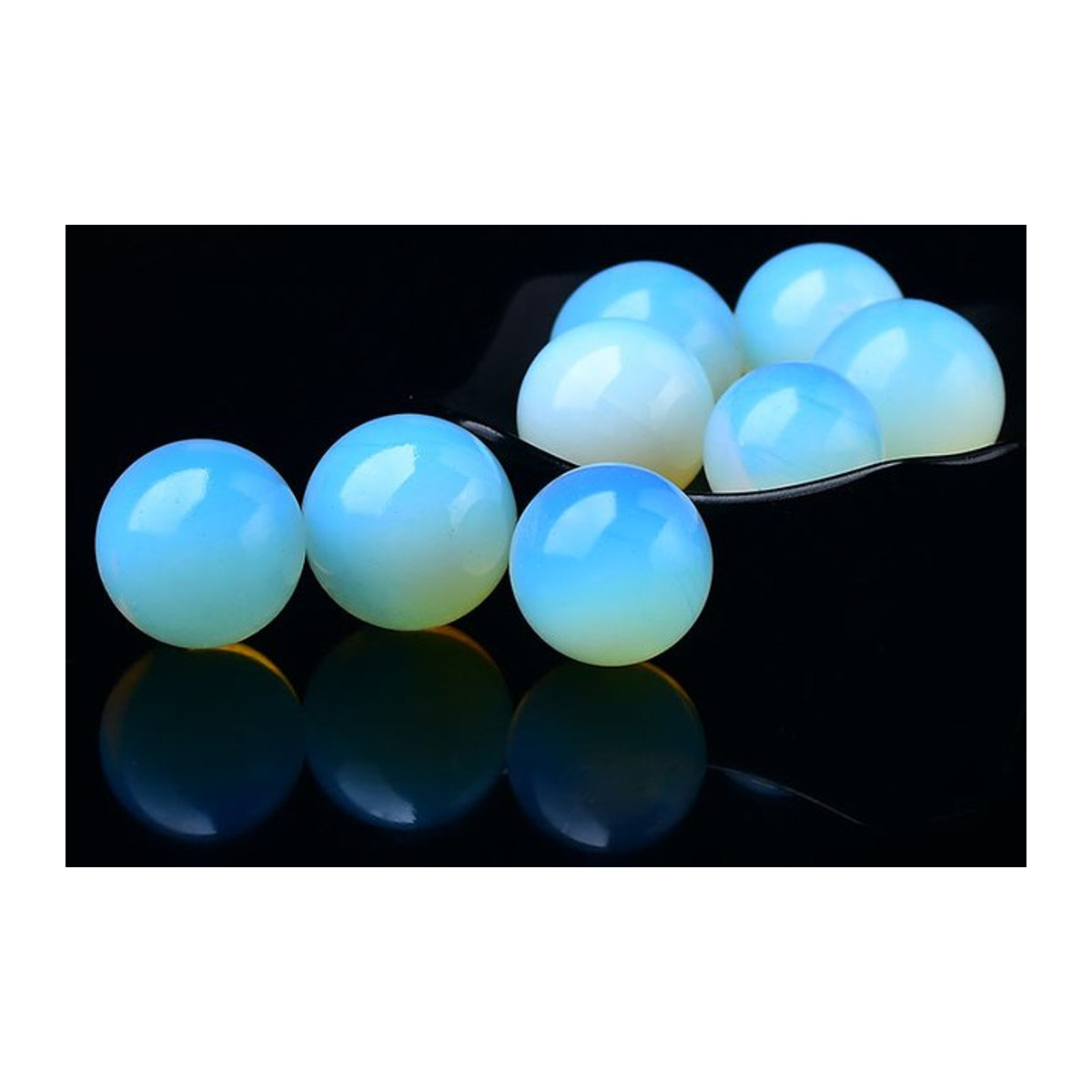 Harmonious Crystalloid Opal Globus Polierter Massage Ball aus Stein in Weiß oder Blau, Durchmesser: 30-50 mm - Bild 1