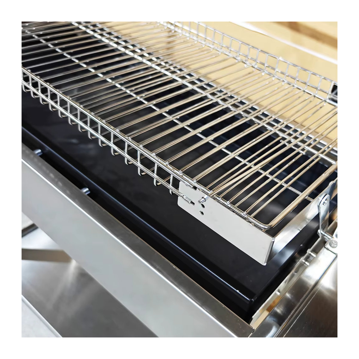 HDWYSY.COM Tragbarer Holzkohlegrill aus Edelstahl in Silber, 360 Grad drehbar und zusammenklappbar für Camping und Garten - Bild 4