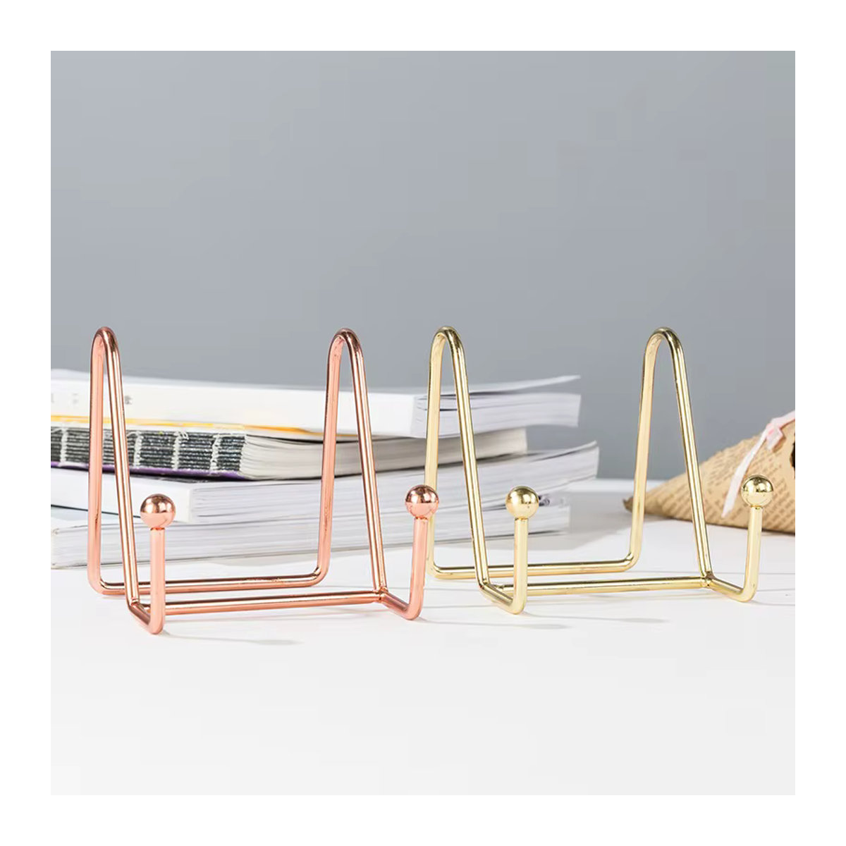 Hedahlia Bilderrahmen Ständer aus Metall in Gold im minimalistischen Design - Bild 2
