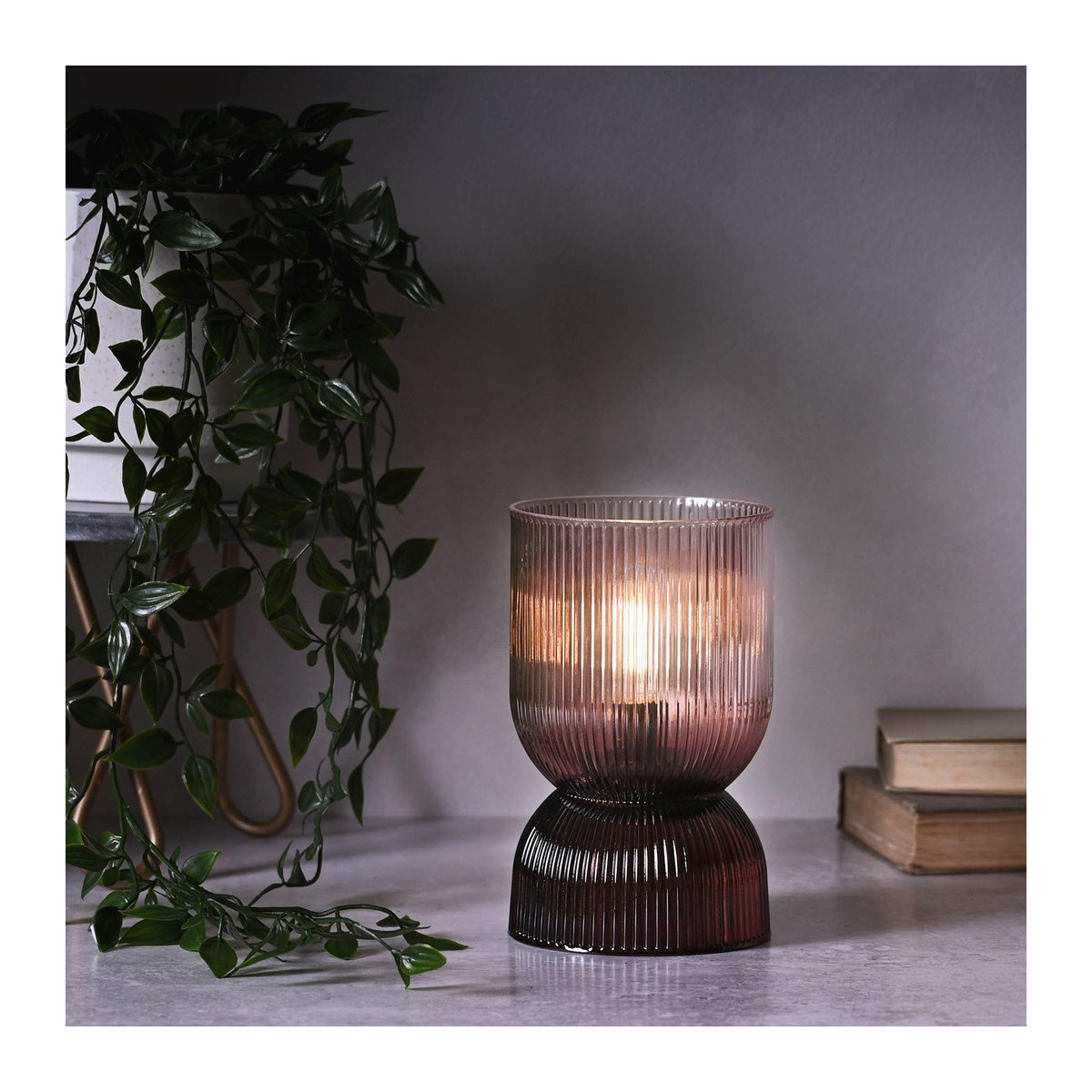 Hestia Batteriebetriebene Gebogene Glaslampe mit integriertem LED in Taupe und Braun, H x B x T: 21 x 12 x 12 cm - Bild 2