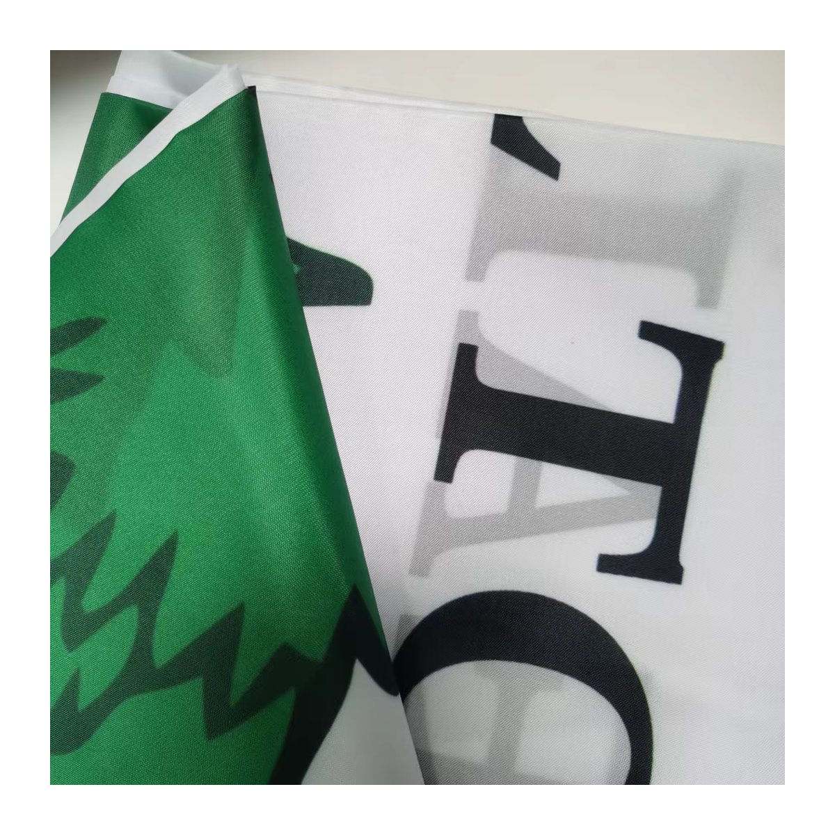 Himmelshöhen-Flagge aus Polyester in Weiß und Bunt als rechteckiges Hängebanner für die Innen- und Außendekoration - Bild 3