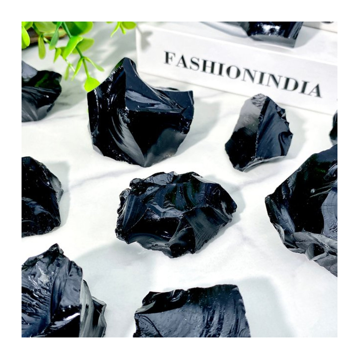 Hochwertiger Obsidian Rohstein in Schwarz als natürlicher Kristall für DIY Ornamente und Dekosteine - Bild 1