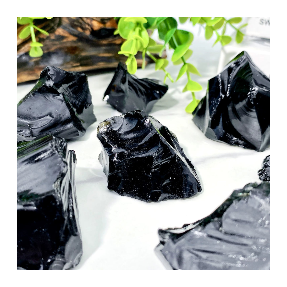 Hochwertiger Obsidian Rohstein in Schwarz als natürlicher Kristall für DIY Ornamente und Dekosteine - Bild 4