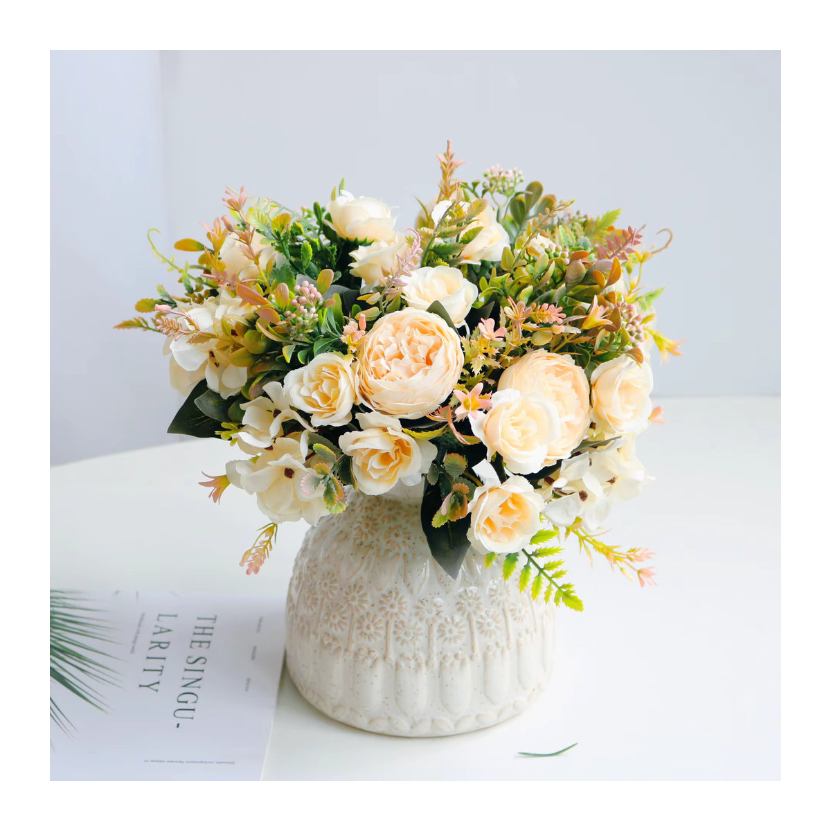 Hochwertiges Bouquet aus weißen Seiden-Rosen als künstliche Blumen für deine Hochzeits- und Heimdekoration - Bild 1