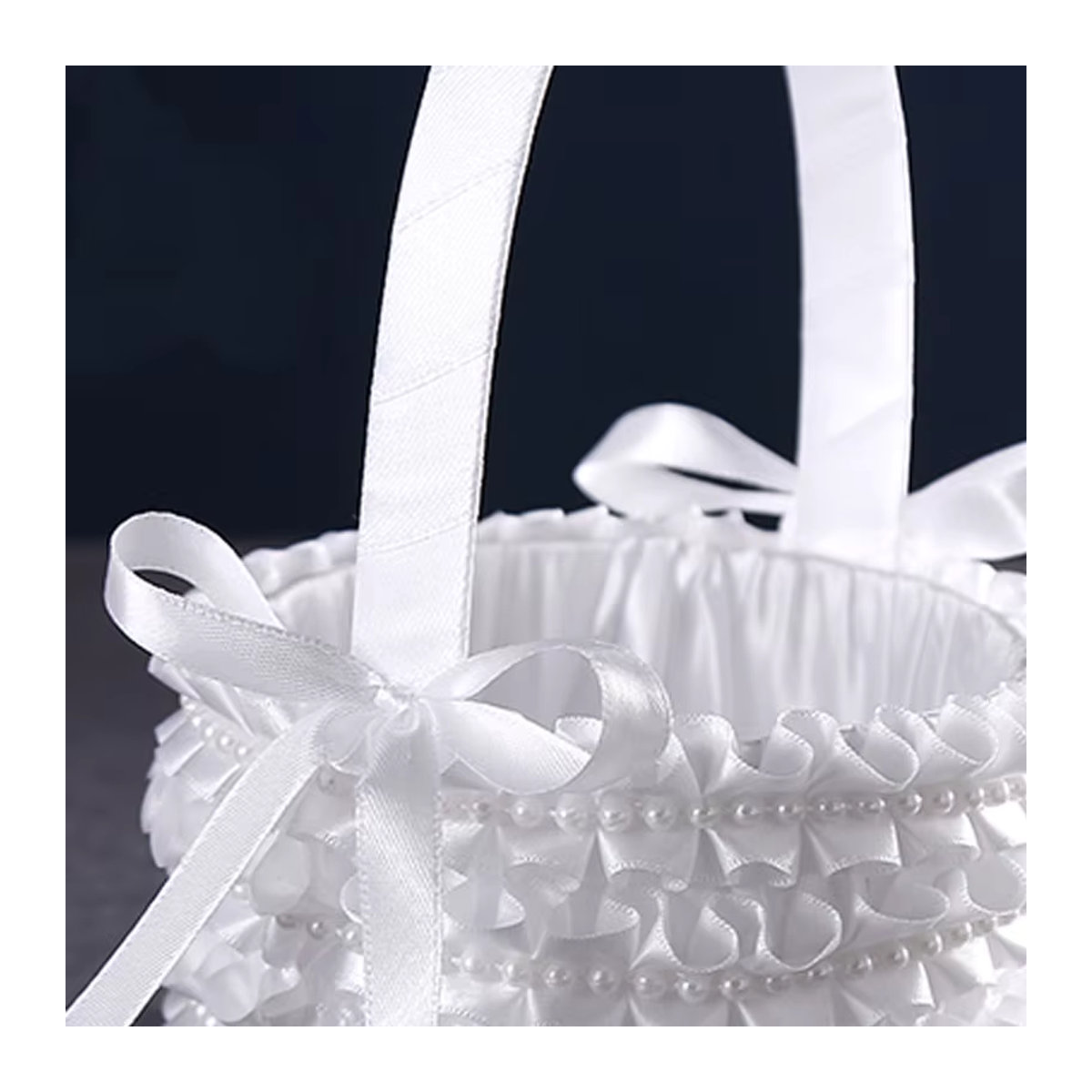 Hochzeitskorb für Kinder mit schönem Design und gekräuselten Blumen in Weiß - Bild 3