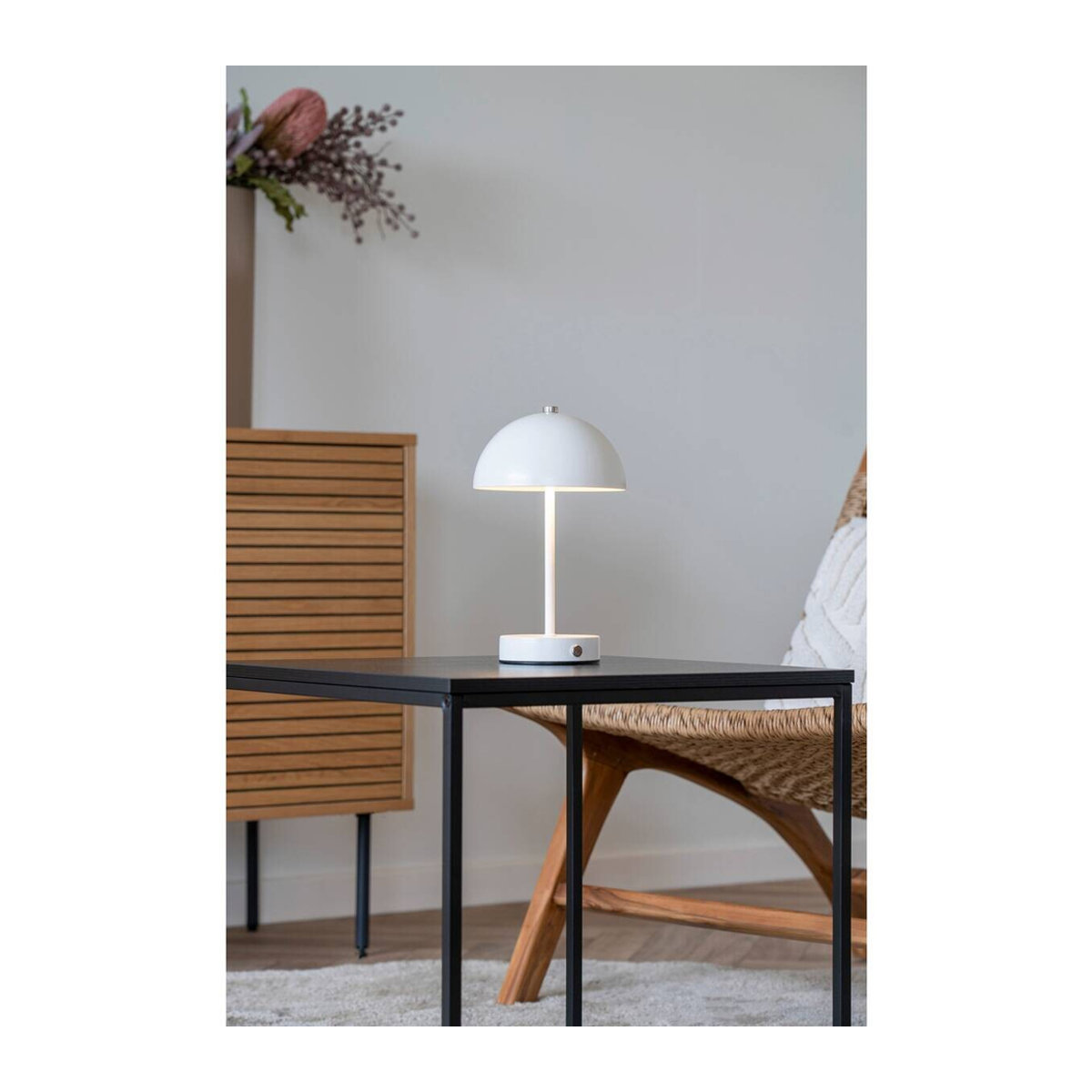 Holt Tischlampe aus Metall mit LED in Weiß, modern und minimalistisch gestaltet - Bild 2