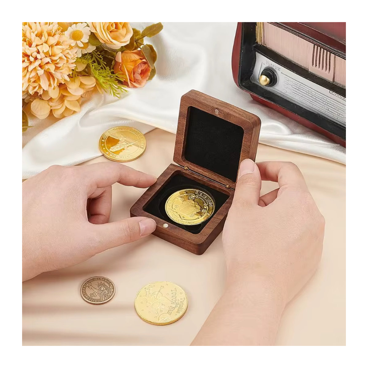 Holz-Münzpräsentationsbox mit schwarzem Samt-Inlay für 40 mm Münzen in Braun und Schwarz - Bild 3