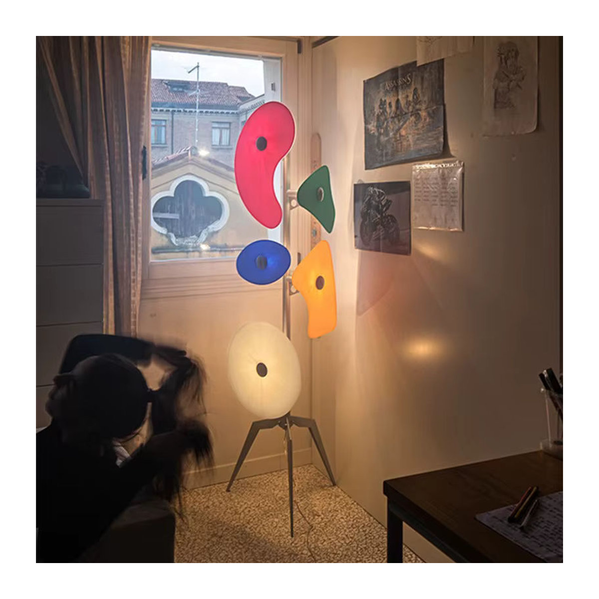 HomeLover Skandinavische LED-Stehlampe aus Acryl mit Farblicht in Bunt und Kaltweiß - Bild 2