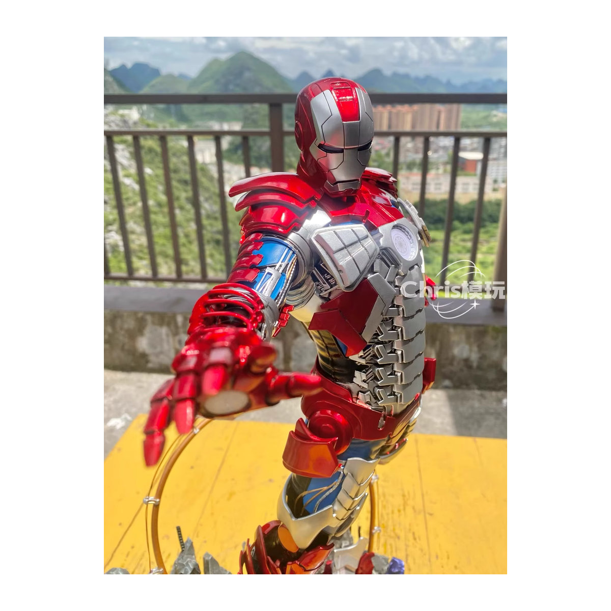 Hot Toys Iron Man MK5 SDZ Marvel The Avengers Anime Figur mit Leuchteffekt als extra große Statue für dein Desktop-Ornament - Bild 2