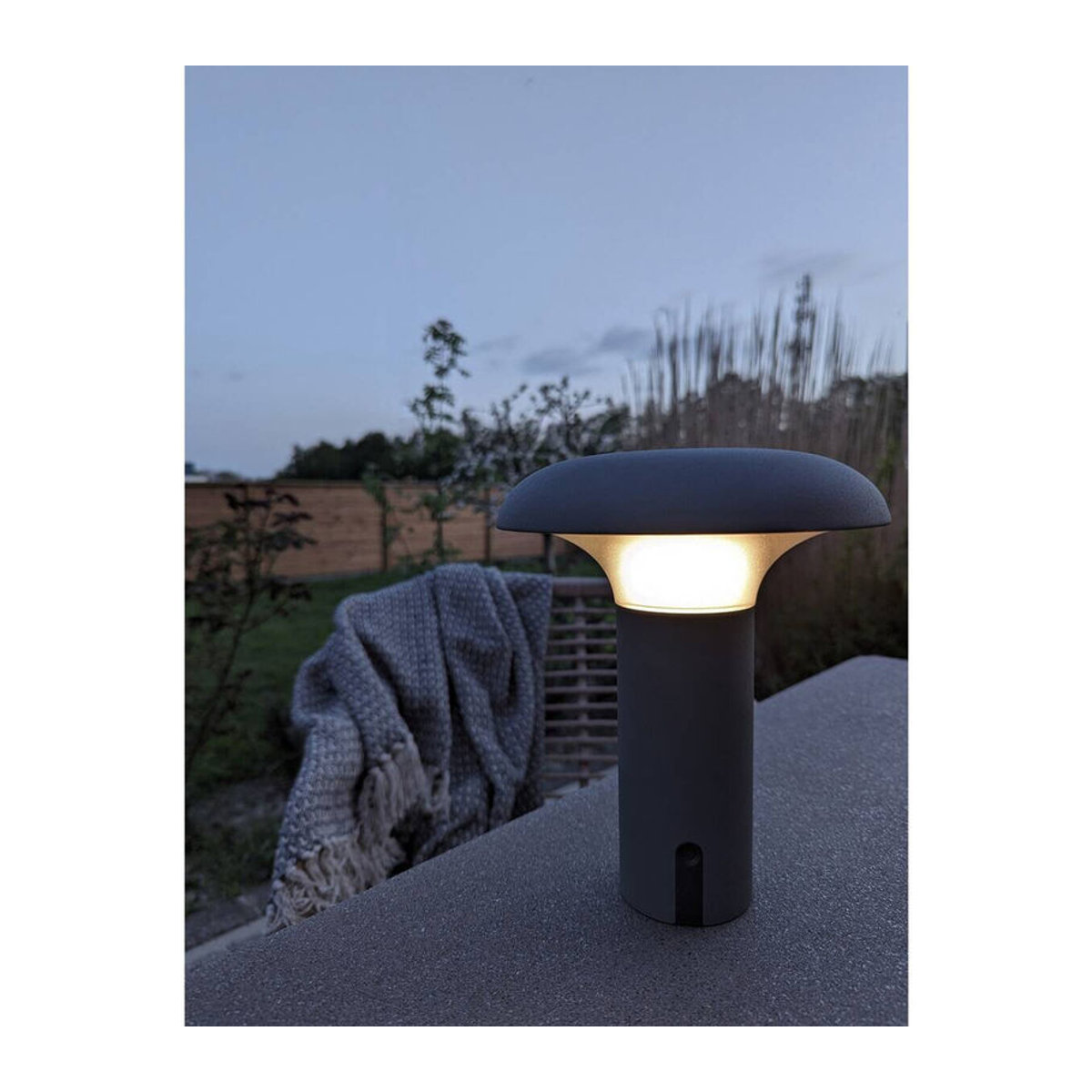 Housenordic Ramsey LED Tischlampe Grau Modern Minimalistisch aus Polypropylen und Metall H: 21 cm, B: 17 cm - Bild 3