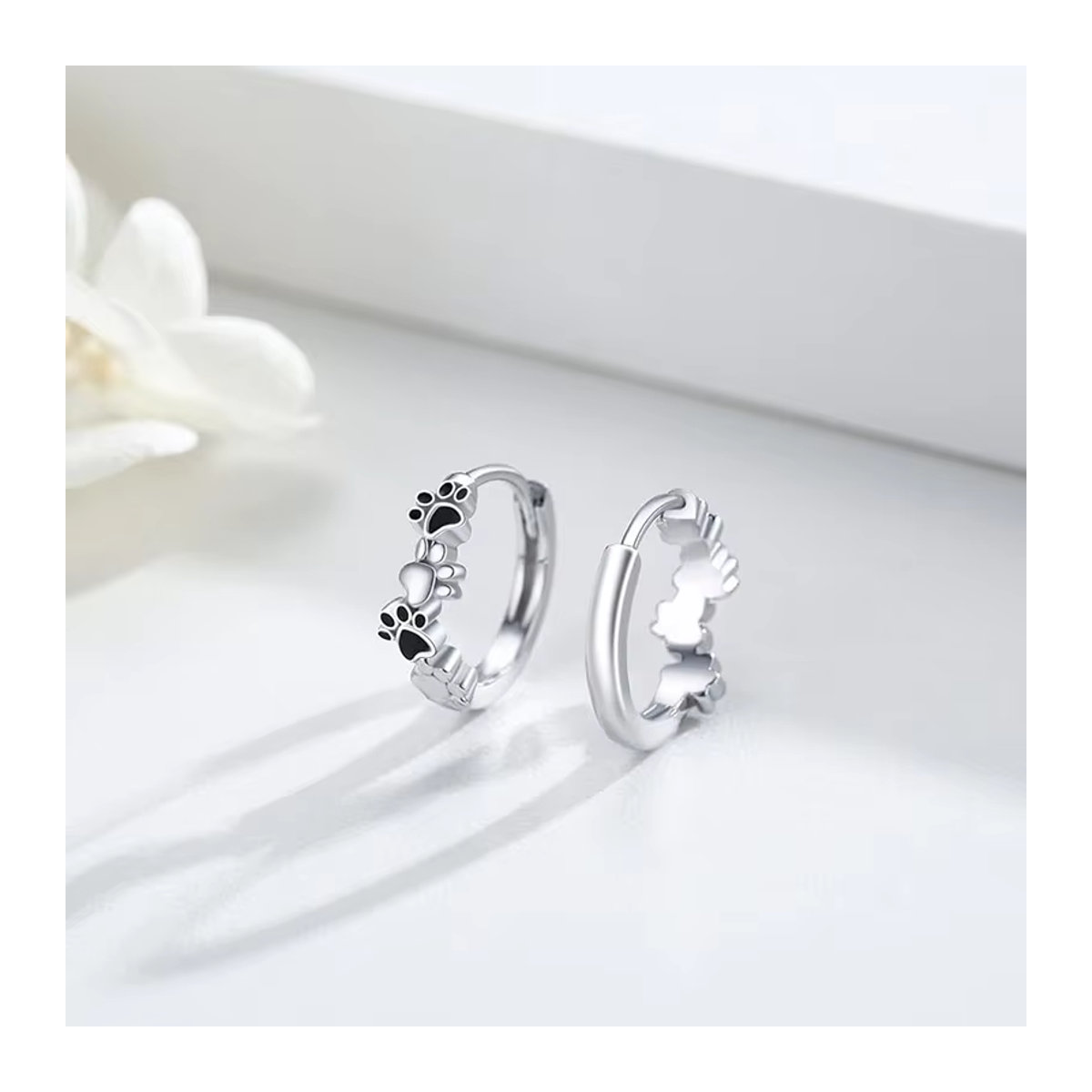 Huitan Creolen mit Haustierpfoten-Design in Schwarz und Silber für Frauen und Mädchen - Bild 3