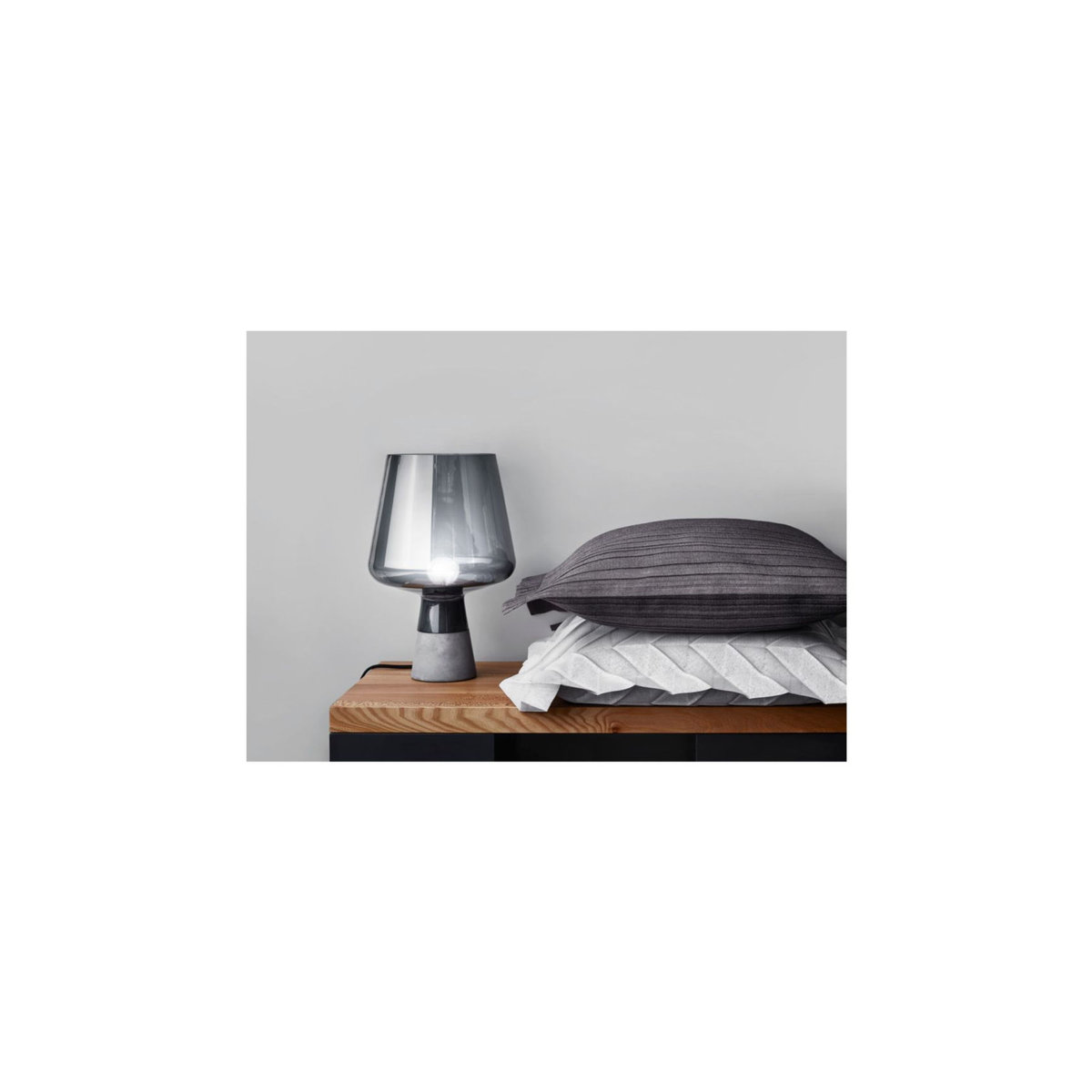 Iittala Leimu Tischlampe in Grau mit Glas und Beton im skandinavischen Design - Bild 3