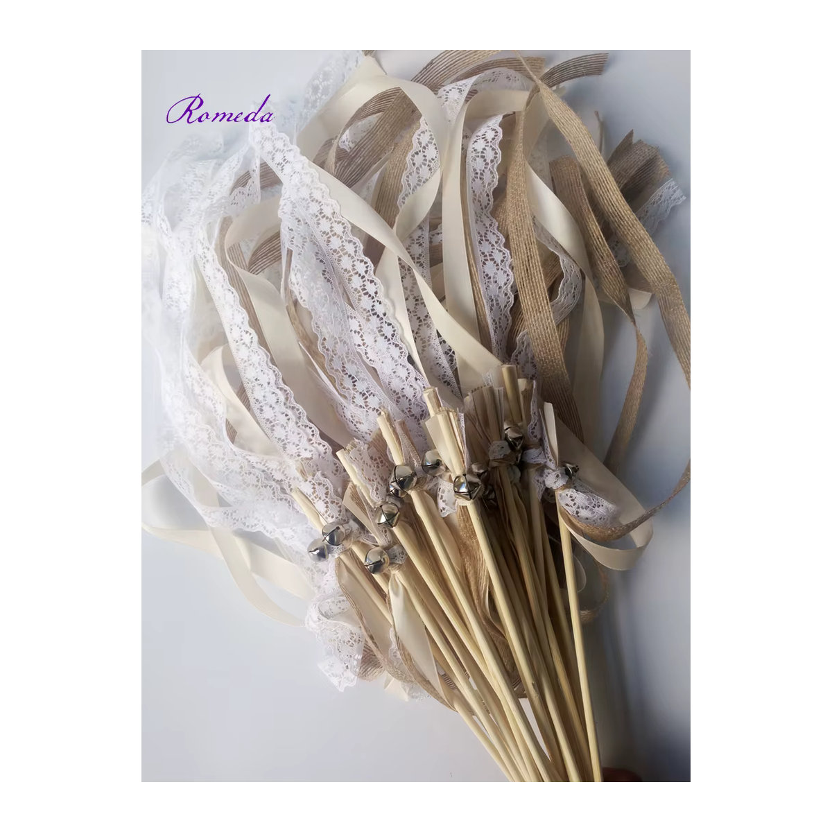 IVINLA Hochzeit Zauberstäbe Set mit Jute, Spitze und Glocken in Beige, 10er Los - Bild 3