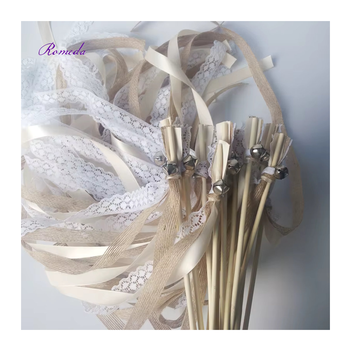 IVINLA Hochzeit Zauberstäbe Set mit Jute, Spitze und Glocken in Beige, 10er Los - Bild 5
