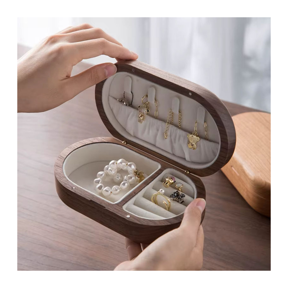 JAVRICK Schmuckbox aus Holz in Braun mit minimalistischem Design und ovaler Form - Bild 2