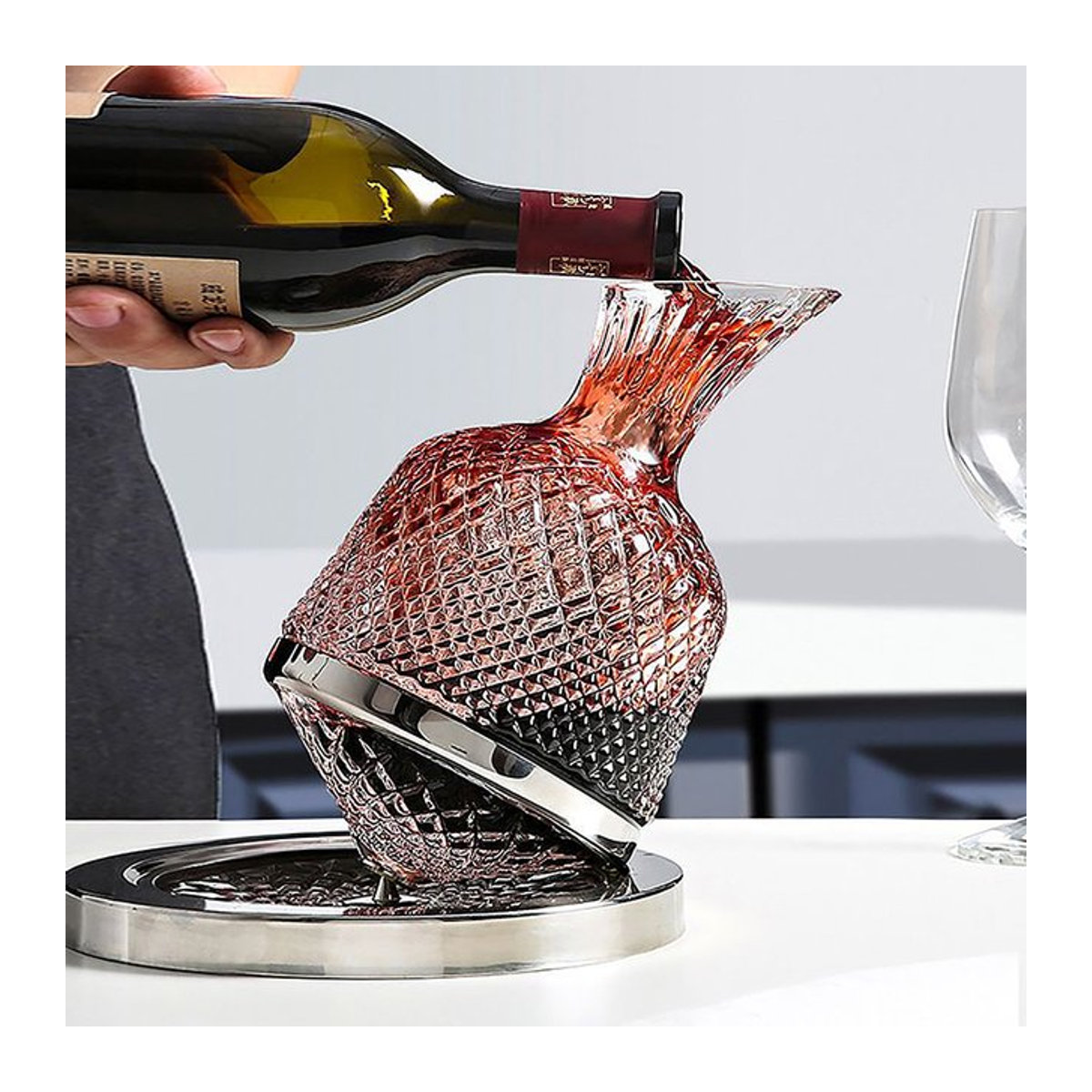 JETTING 360 Grad drehbarer Dekanter aus Kristallglas in Transparent und Silber, 1500 ml Weinspender und Belüfter mit geometrischem Design - Bild 1