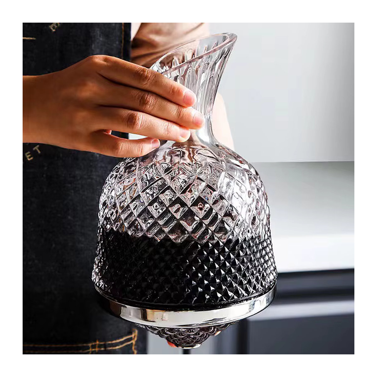 JETTING 360 Grad drehbarer Dekanter aus Kristallglas in Transparent und Silber, 1500 ml Weinspender und Belüfter mit geometrischem Design - Bild 3
