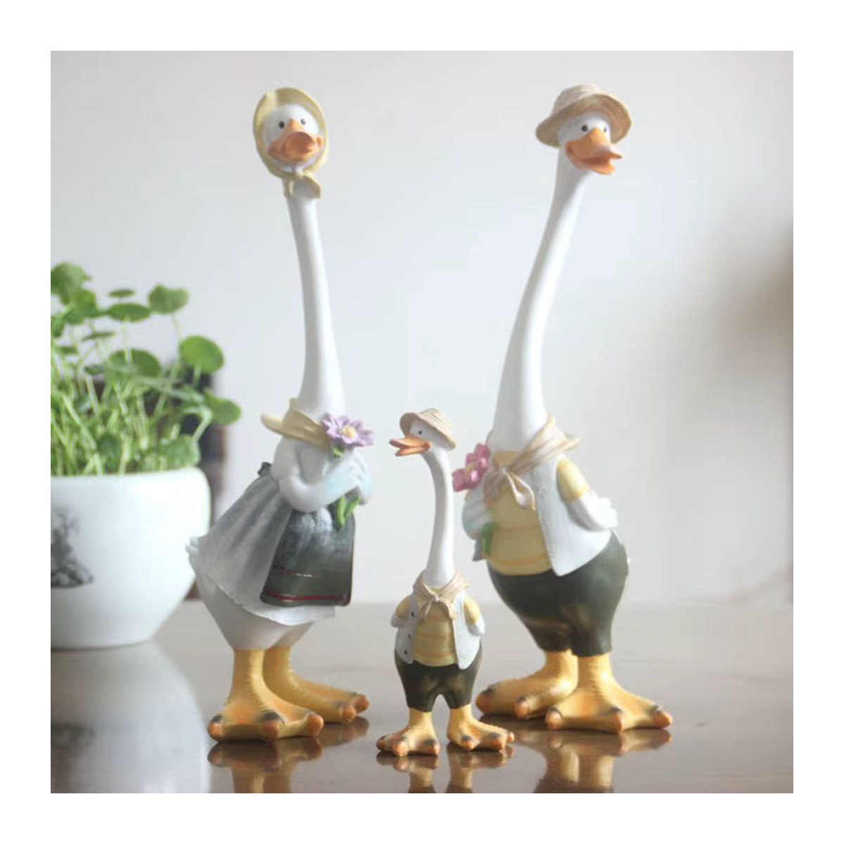JETTING Gartenstatue Ente aus Kunstharz in Weiß als moderne Tierfigur zur Dekoration - Bild 1