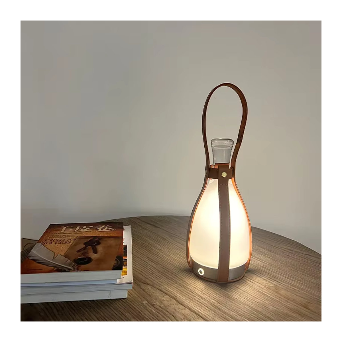 JIANKEXING LED Tischlampe aus Glas mit Lederakzent für Nordic Atmosphäre und Camping - Bild 2
