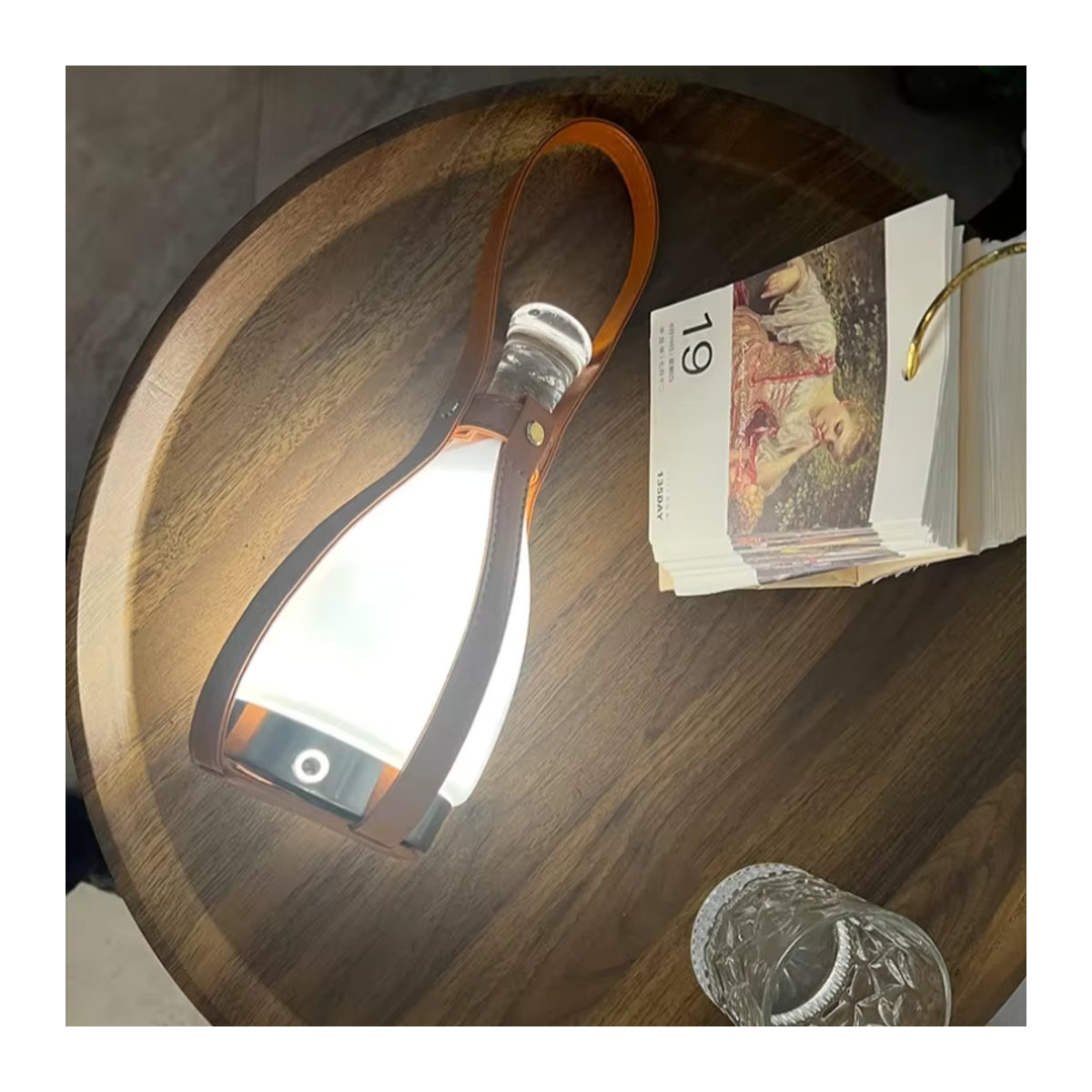 JIANKEXING LED Tischlampe aus Glas mit Lederakzent für Nordic Atmosphäre und Camping - Bild 4