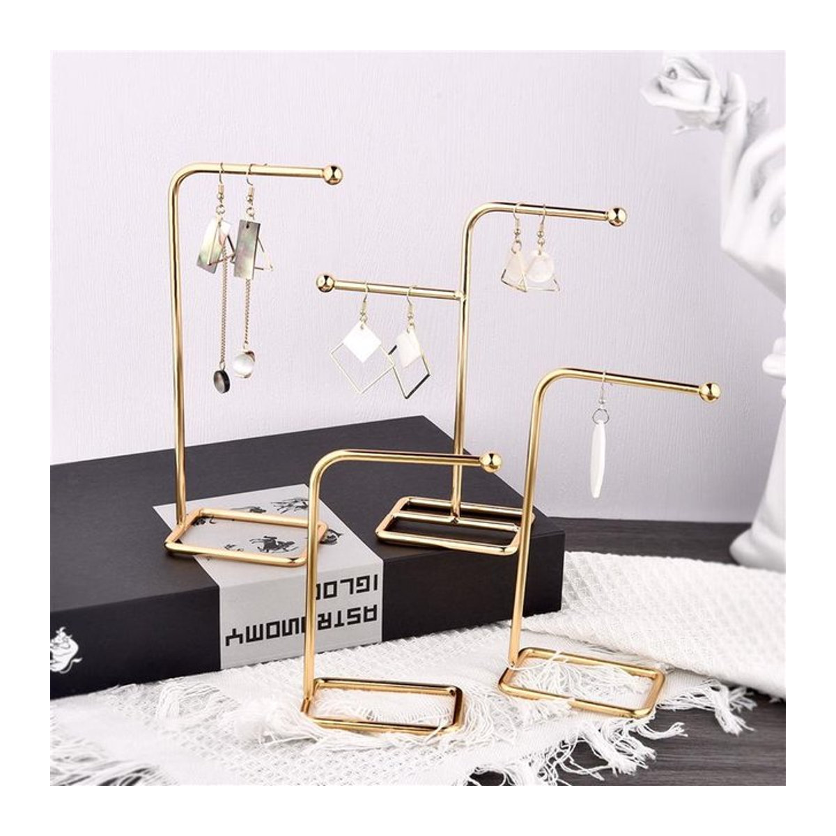 Jiayiqi Schmuck-Display Organizer aus Metall in Gold für Ohrringe, Anhänger und Halsketten - Bild 1