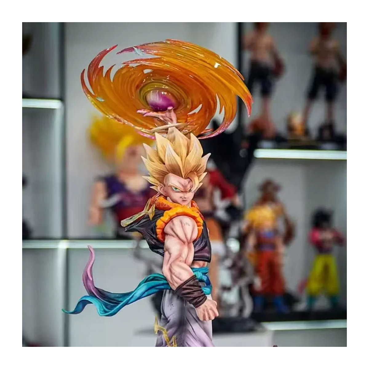 JT Dragon Ball Z Gogeta Actionfigur mit 3 auswechselbaren Köpfen, Super Saiyan Sammlermodell, Höhe: 45 cm, mehrfarbig - Bild 3