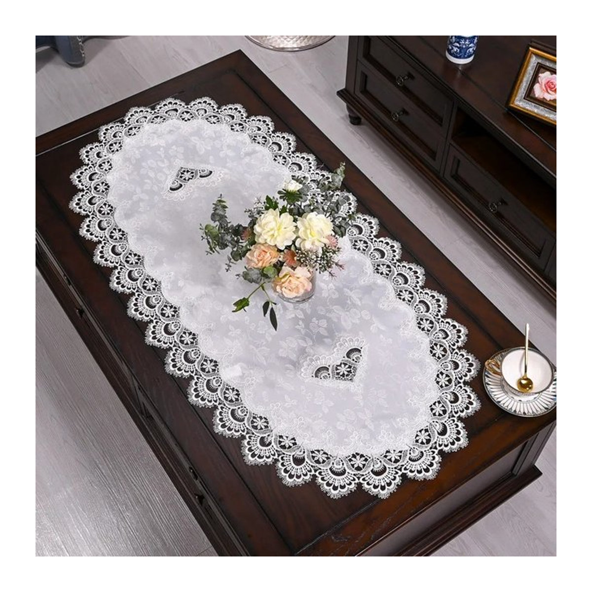 Julliette Dream Tischdecke mit Blumenstickerei in Weiß für ovale Tische und Couchtische - Bild 1