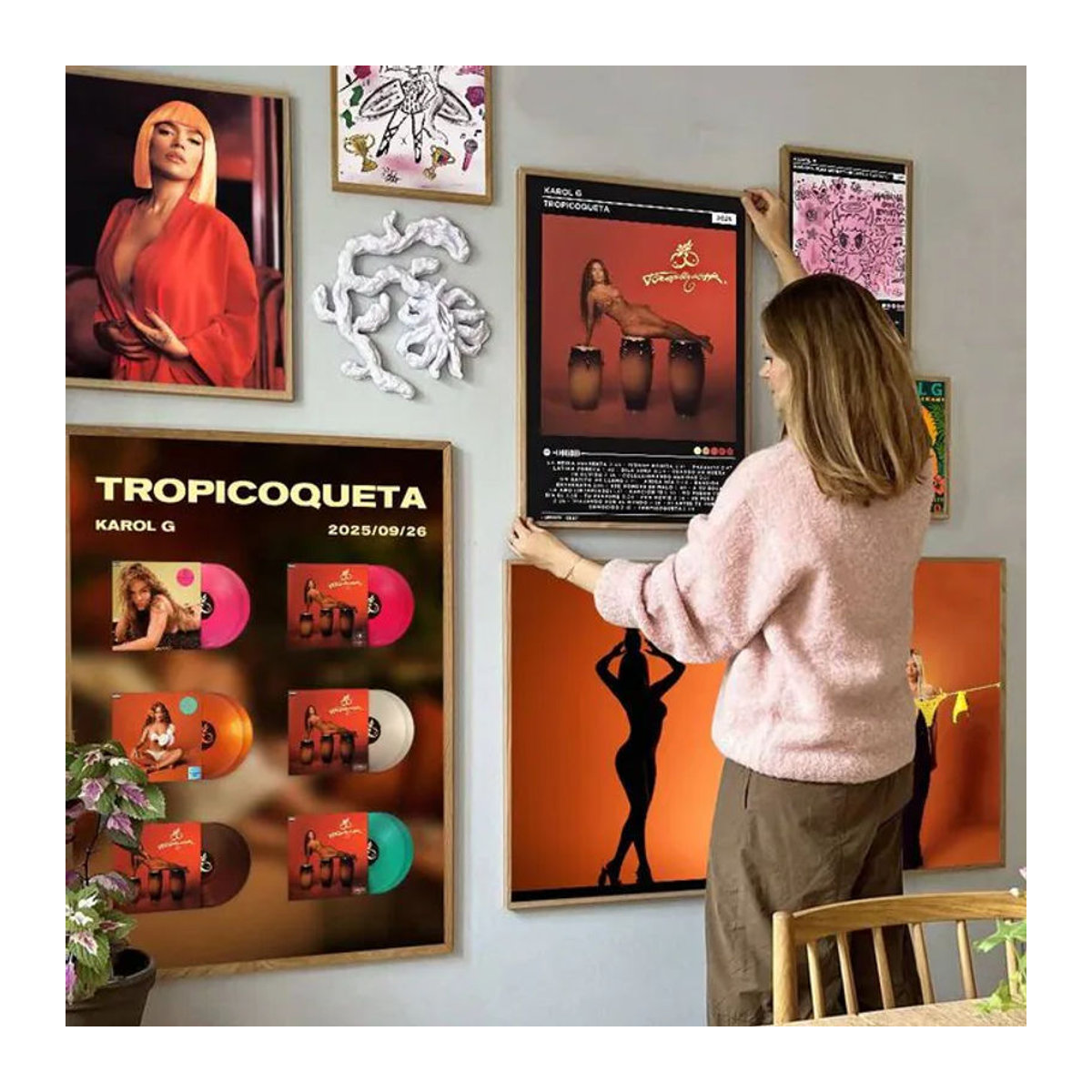K-karol G Tropicoqueta Vintage Filmplakat als mehrfarbige Wanddekoration im Hochformat - Bild 1