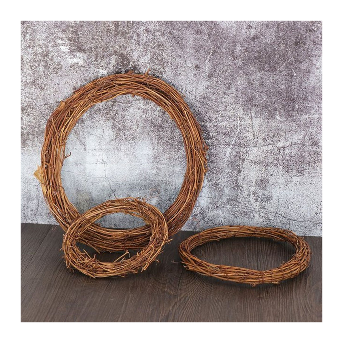 KANNERT Weihnachts-Rattan-Kranz in Braun, rustikale Weiden-Girlande für die Weihnachtsdekoration, rund und hängend, Durchmesser: 8-30 cm - Bild 1