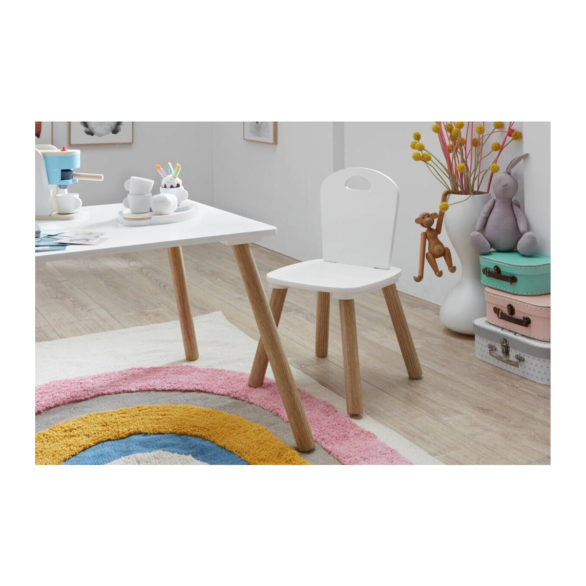 Karin Kindermöbel Set aus Kiefer und Holzwerkstoff mit 1 Tisch und 2 Stühlen in Weiß und Natur - Bild 2