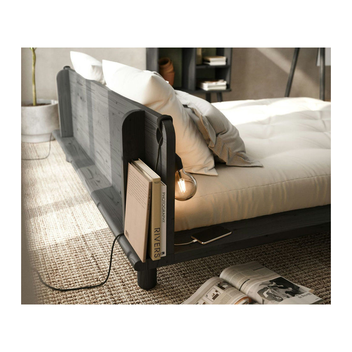 Karup Peek Massivholzbett in Schwarz mit minimalistischem Design - Bild 1