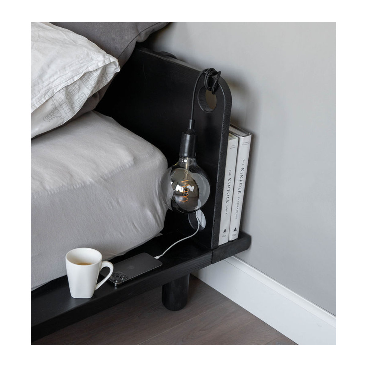 Karup Peek Massivholzbett in Schwarz mit minimalistischem Design - Bild 2