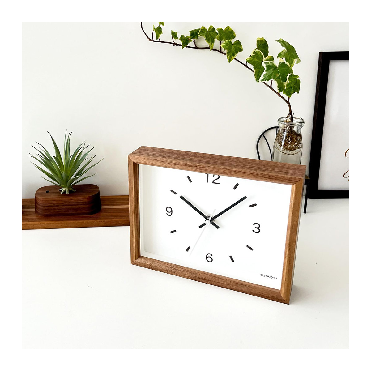 KATOMOKU Dual Use Clock 2 Wanduhr km-53WA in Walnuss mit permanentem Sekundenzeiger und nahezu geräuschlosem Analogwerk, B/H/T: 22 x 17 x 5 cm - Bild 2